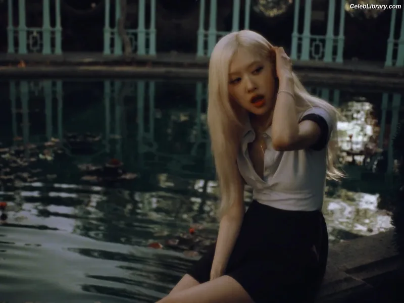 Rosé (BLACKPINK) photo 22 of 4338