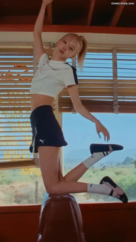 Rosé (BLACKPINK) photo 23 of 4338