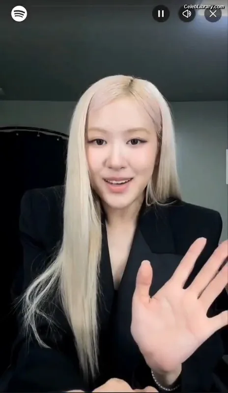 Rosé (BLACKPINK) photo 24 of 4338