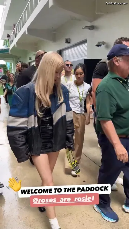 Rosé (BLACKPINK) photo 1 of 4338