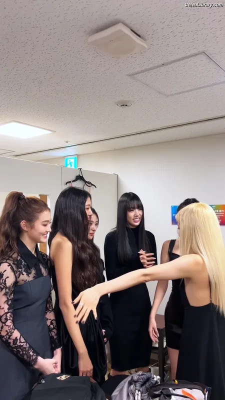 Rosé (BLACKPINK) photo 6 of 4338