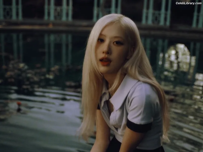 Rosé (BLACKPINK) photo 7 of 4338