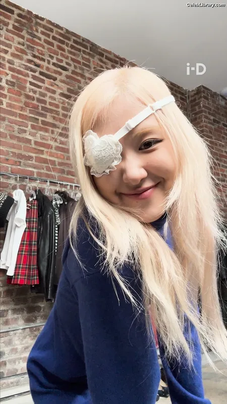 Rosé (BLACKPINK) photo 6 of 4338