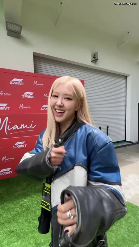 Rosé (BLACKPINK) photo 3 of 4338