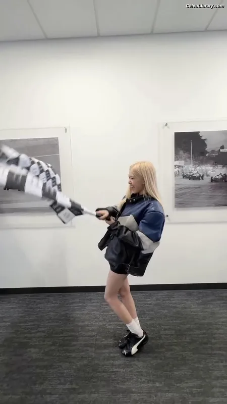 Rosé (BLACKPINK) photo 5 of 4338