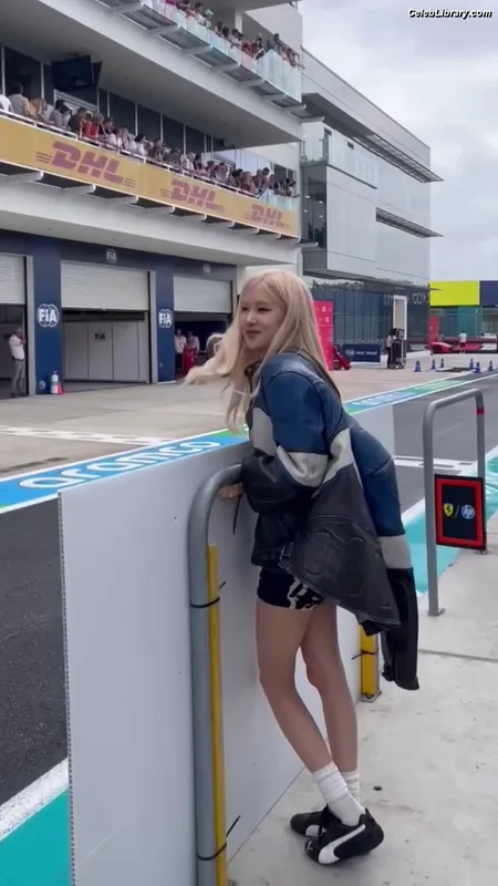 Rosé (BLACKPINK) photo 6 of 4338