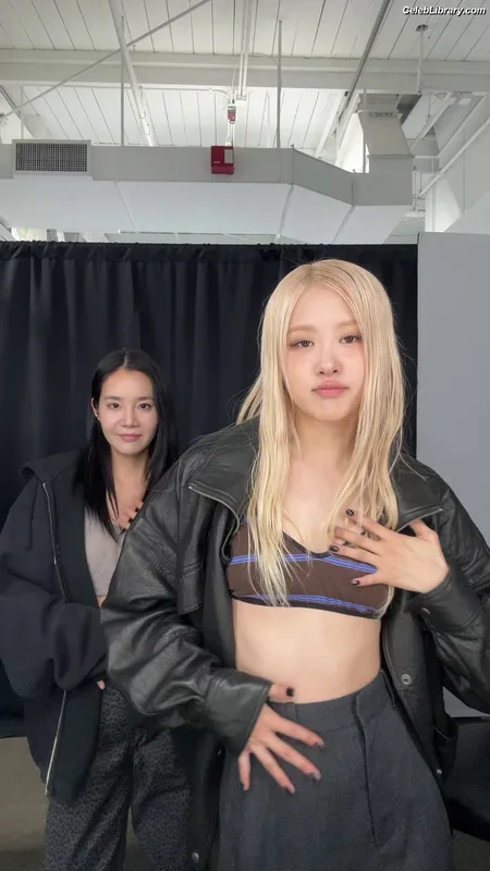 Rosé (BLACKPINK) photo 12 of 4338