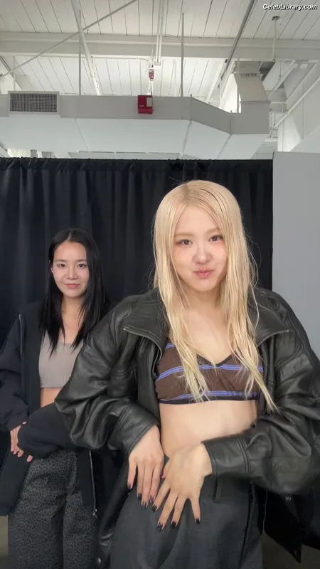 Rosé (BLACKPINK) photo 19 of 4338