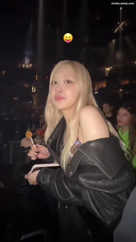 Rosé (BLACKPINK) photo 7 of 4338