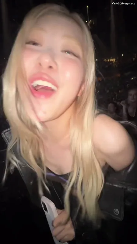 Rosé (BLACKPINK) photo 15 of 4338