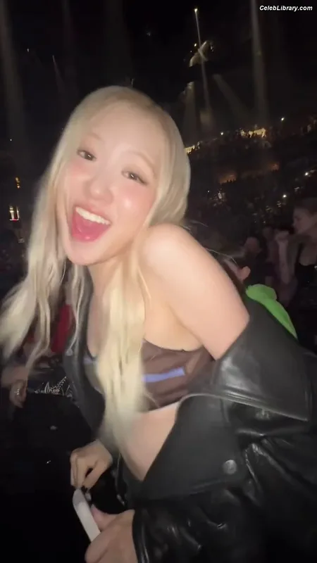 Rosé (BLACKPINK) photo 16 of 4338