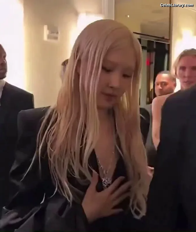 Rosé (BLACKPINK) photo 24 of 4338