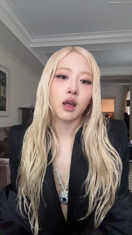 Rosé (BLACKPINK) photo 7 of 4338