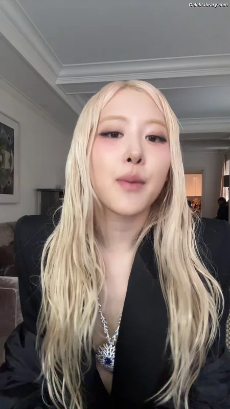 Rosé (BLACKPINK) photo 8 of 4338