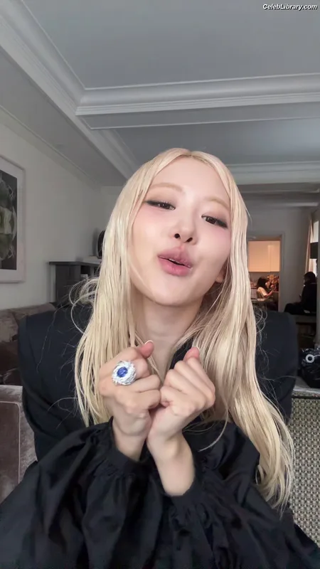 Rosé (BLACKPINK) photo 9 of 4338