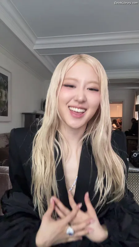 Rosé (BLACKPINK) photo 10 of 4338