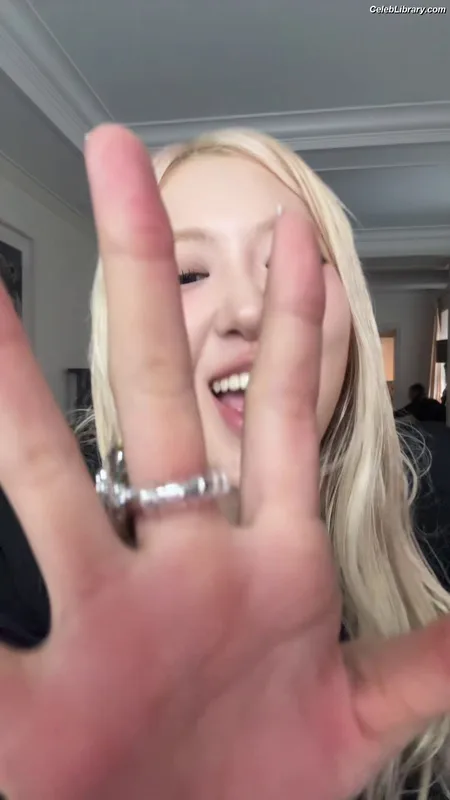 Rosé (BLACKPINK) photo 11 of 4338