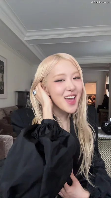 Rosé (BLACKPINK) photo 13 of 4338