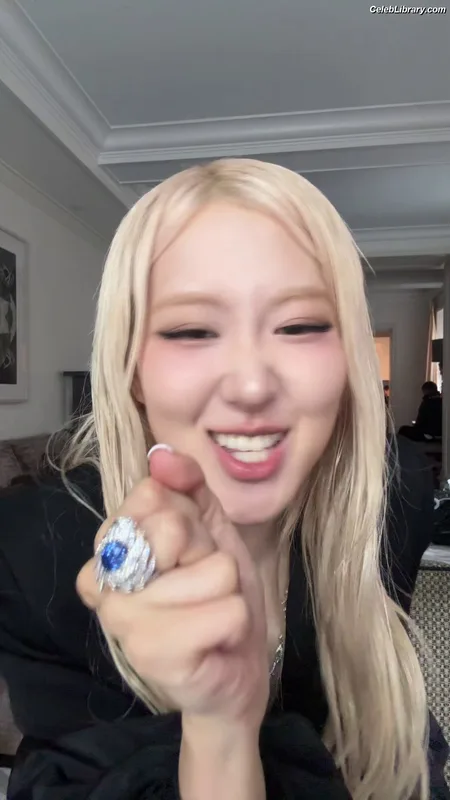 Rosé (BLACKPINK) photo 14 of 4338
