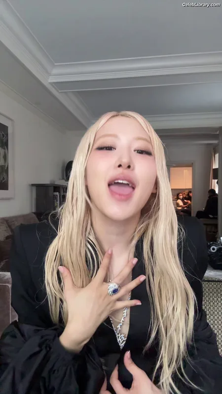 Rosé (BLACKPINK) photo 15 of 4338