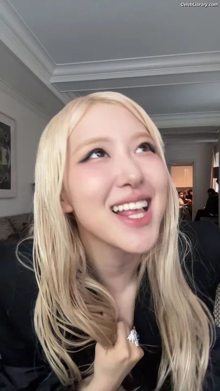 Rosé (BLACKPINK) photo 16 of 4338
