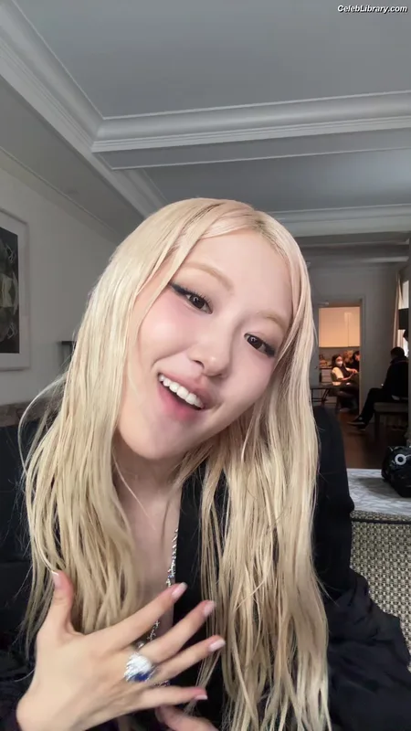 Rosé (BLACKPINK) photo 17 of 4338