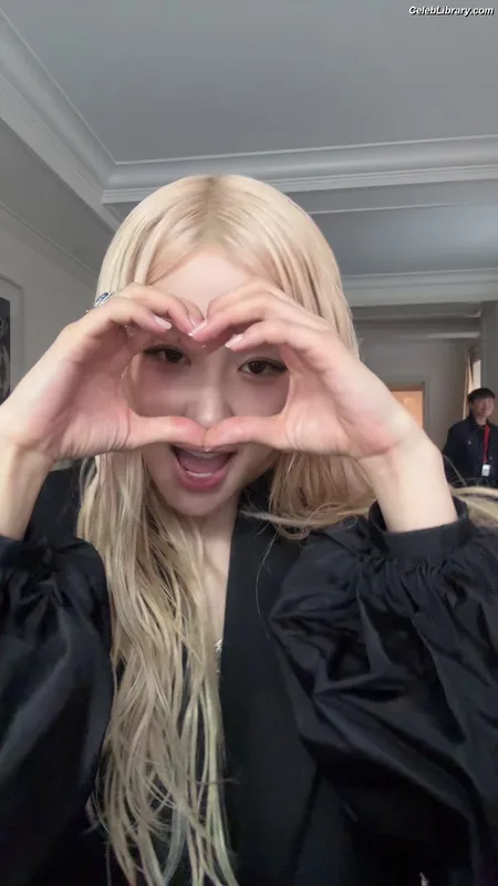 Rosé (BLACKPINK) photo 20 of 4338