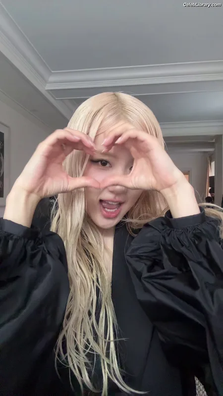 Rosé (BLACKPINK) photo 21 of 4338