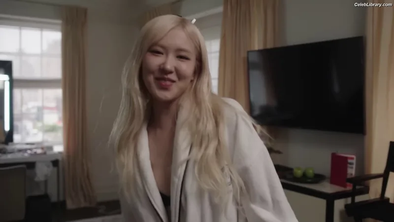 Rosé (BLACKPINK) photo 1 of 4338