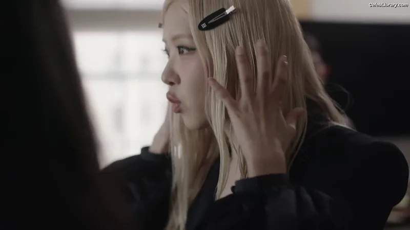 Rosé (BLACKPINK) photo 2 of 4338