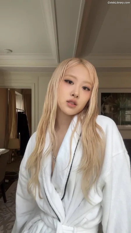 Rosé (BLACKPINK) photo 6 of 4338
