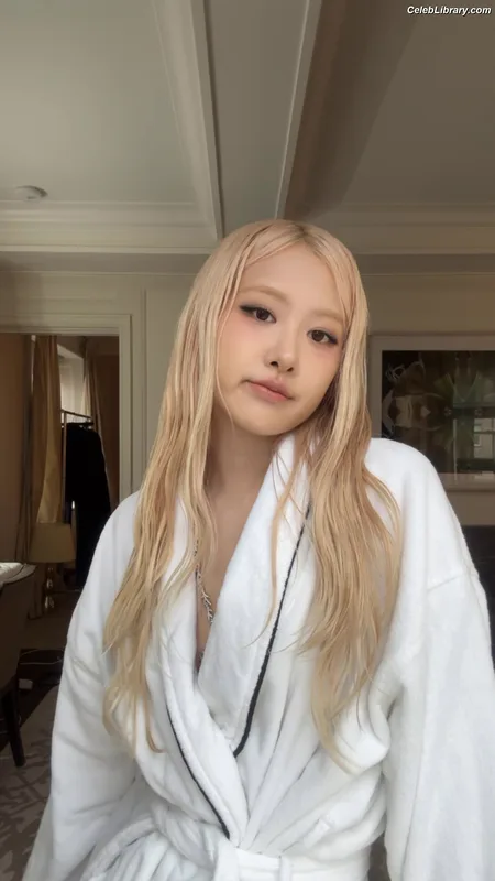 Rosé (BLACKPINK) photo 7 of 4338