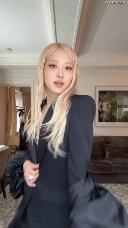 Rosé (BLACKPINK) photo 13 of 4338
