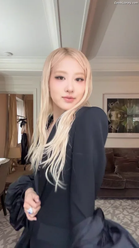 Rosé (BLACKPINK) photo 14 of 4338