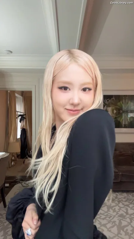 Rosé (BLACKPINK) photo 15 of 4338