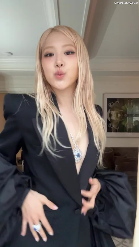 Rosé (BLACKPINK) photo 17 of 4338