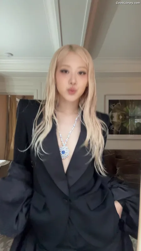 Rosé (BLACKPINK) photo 20 of 4338