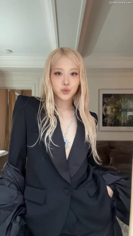 Rosé (BLACKPINK) photo 21 of 4338
