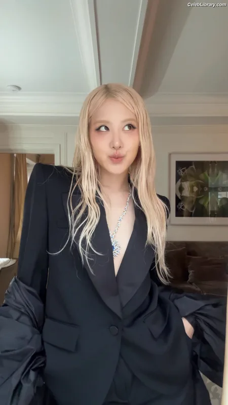 Rosé (BLACKPINK) photo 22 of 4338