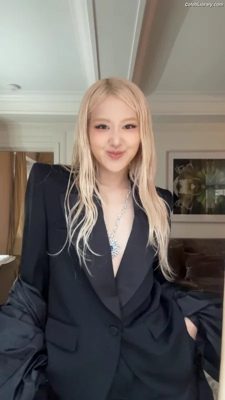 Rosé (BLACKPINK) photo 23 of 4338