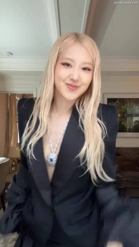Rosé (BLACKPINK) photo 24 of 4338