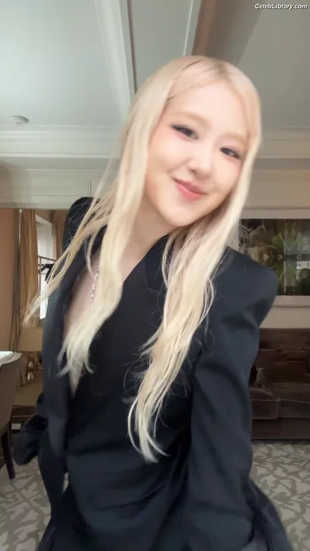 Rosé (BLACKPINK) photo 1 of 4338