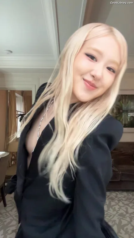 Rosé (BLACKPINK) photo 2 of 4338