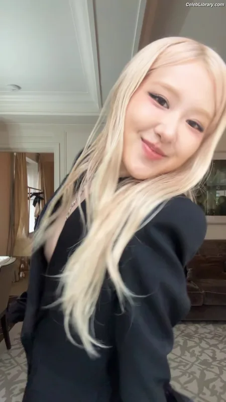 Rosé (BLACKPINK) photo 3 of 4338