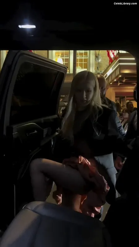Rosé (BLACKPINK) photo 6 of 4338