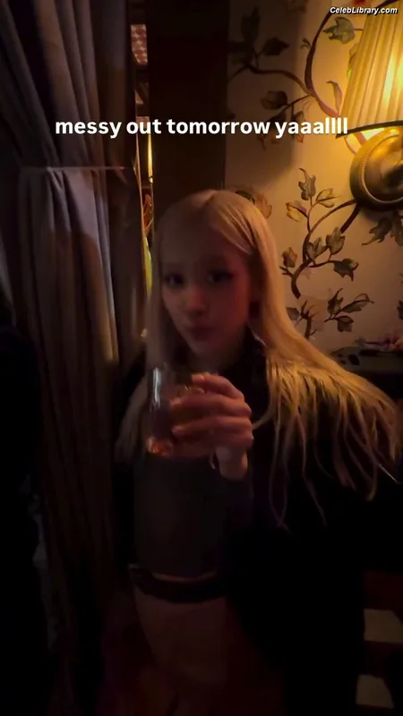 Rosé (BLACKPINK) photo 13 of 4338