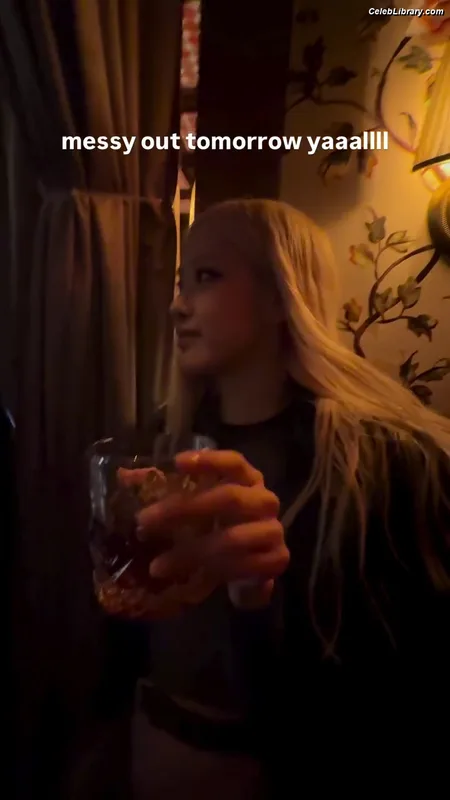 Rosé (BLACKPINK) photo 15 of 4338