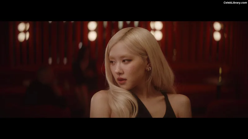 Rosé (BLACKPINK) photo 2 of 4338