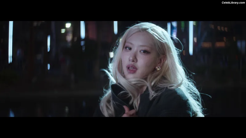 Rosé (BLACKPINK) photo 3 of 4338