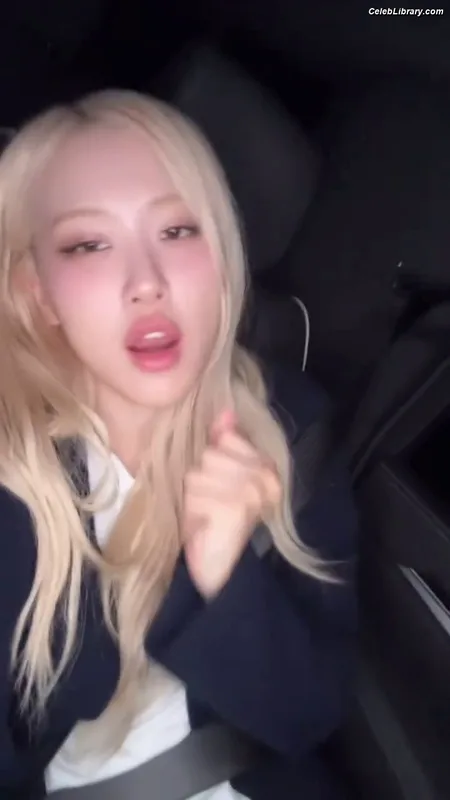 Rosé (BLACKPINK) photo 5 of 4338